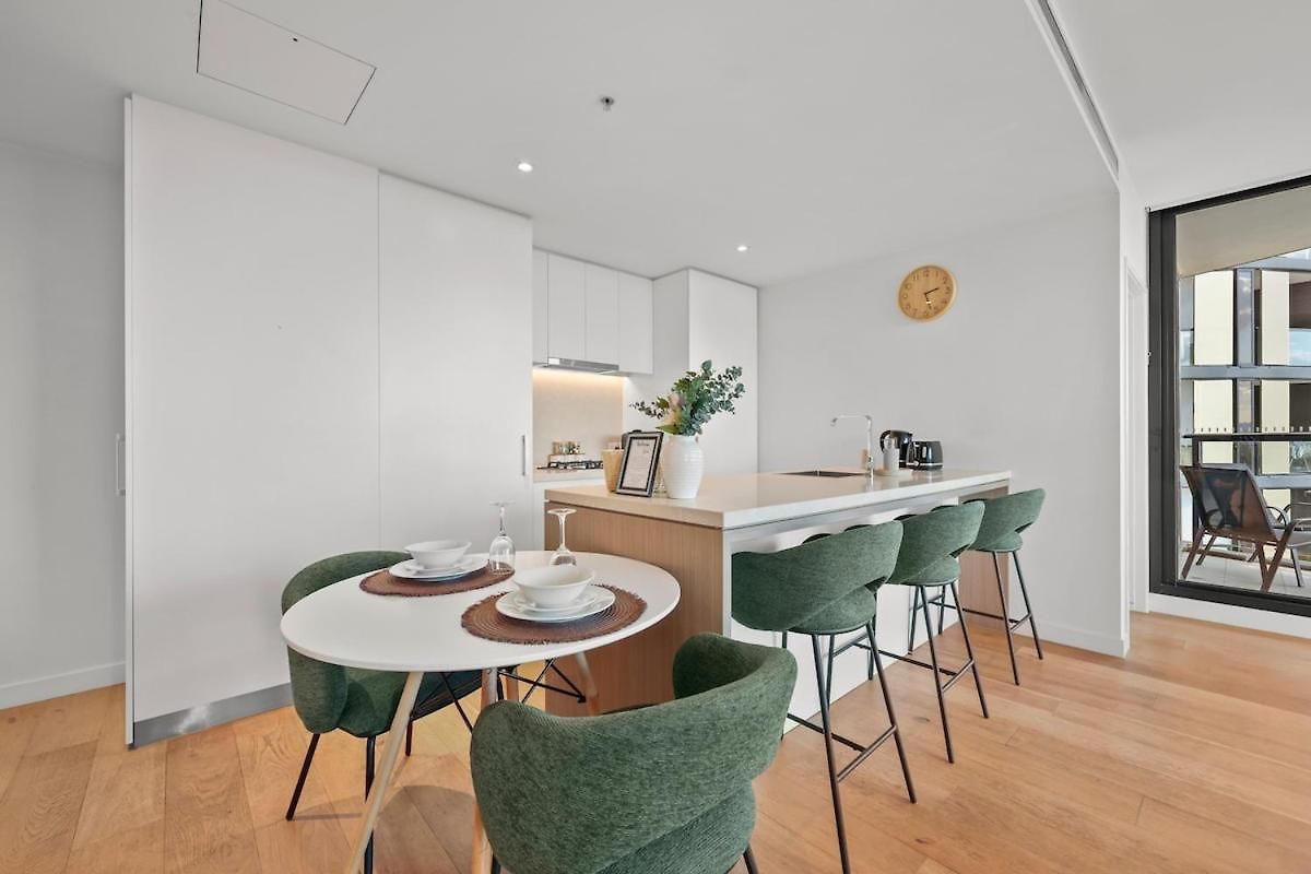 Lvl 22 - Sleep 8 - Pool Cinema & Parking Apartment Brisbane