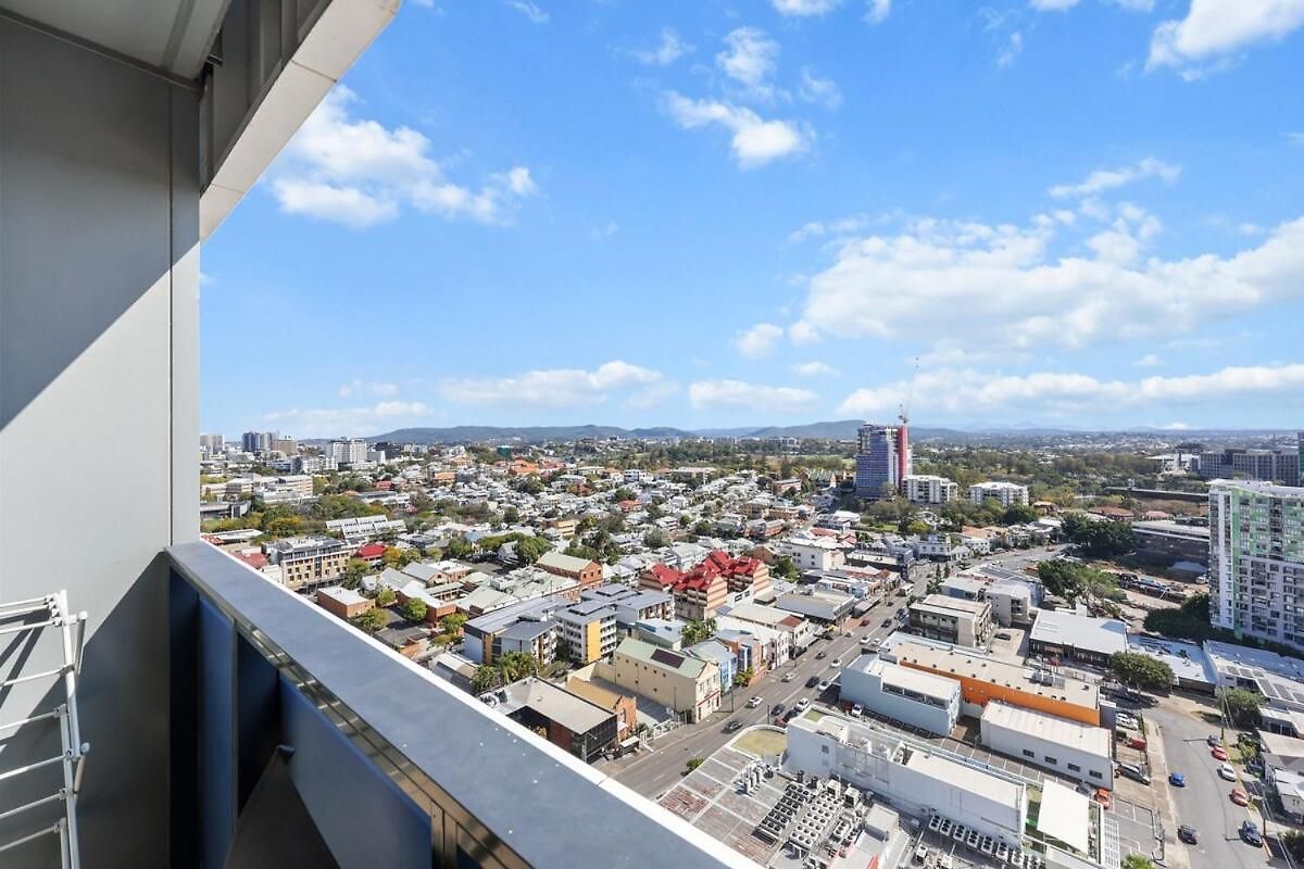 2br Sky - Pool - Gym - Sleeps 6 - Baby *