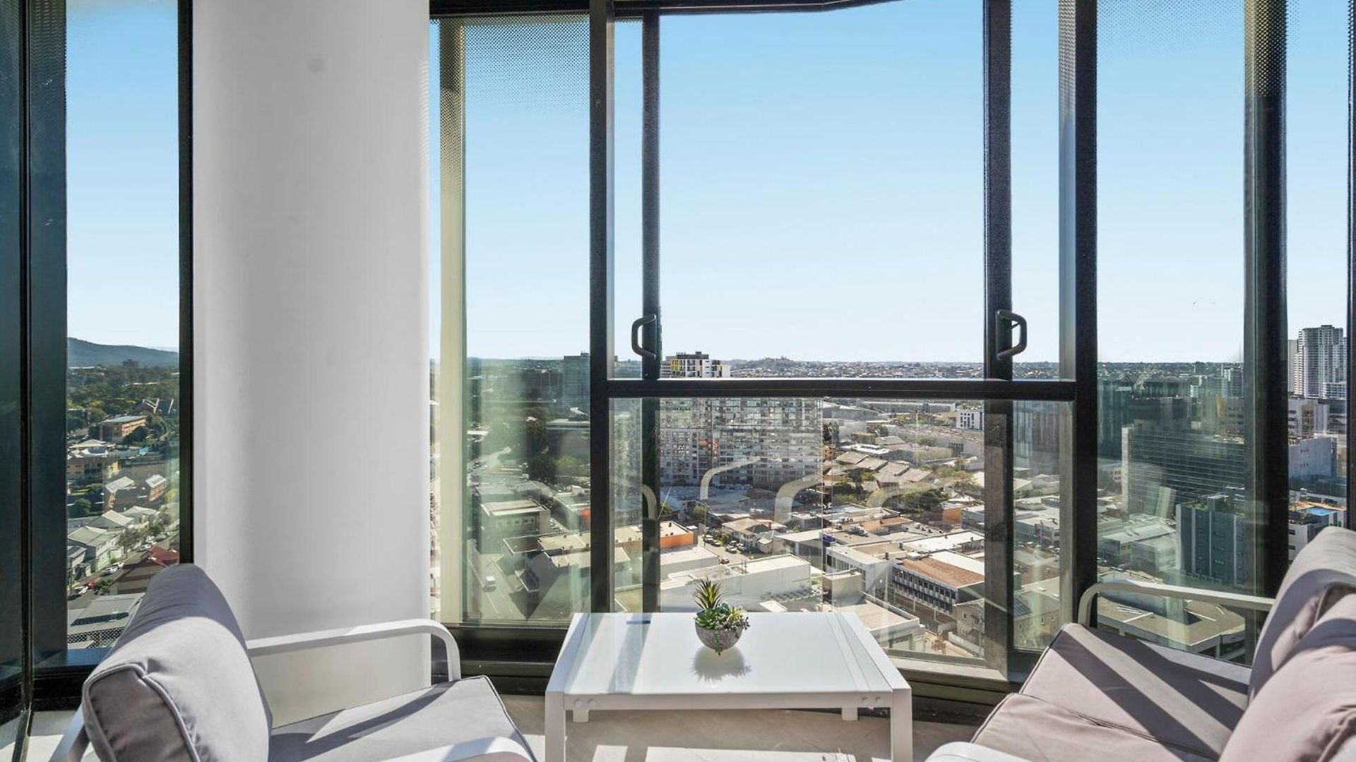 Apartment Rooftop Infinity Pool Heated Pool, Gym, Free Parking & Brisbane