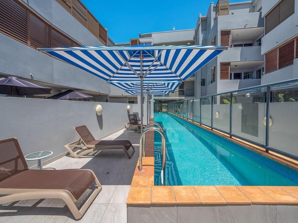 Oversized 2 Bed With Terrace And Free Parking - Stroll To Hsw Brisbane