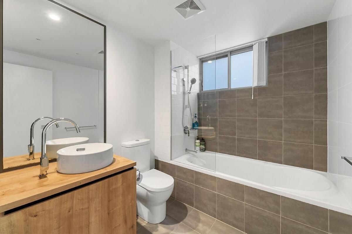 Spacious And Stylish 3br In West End Brisbane