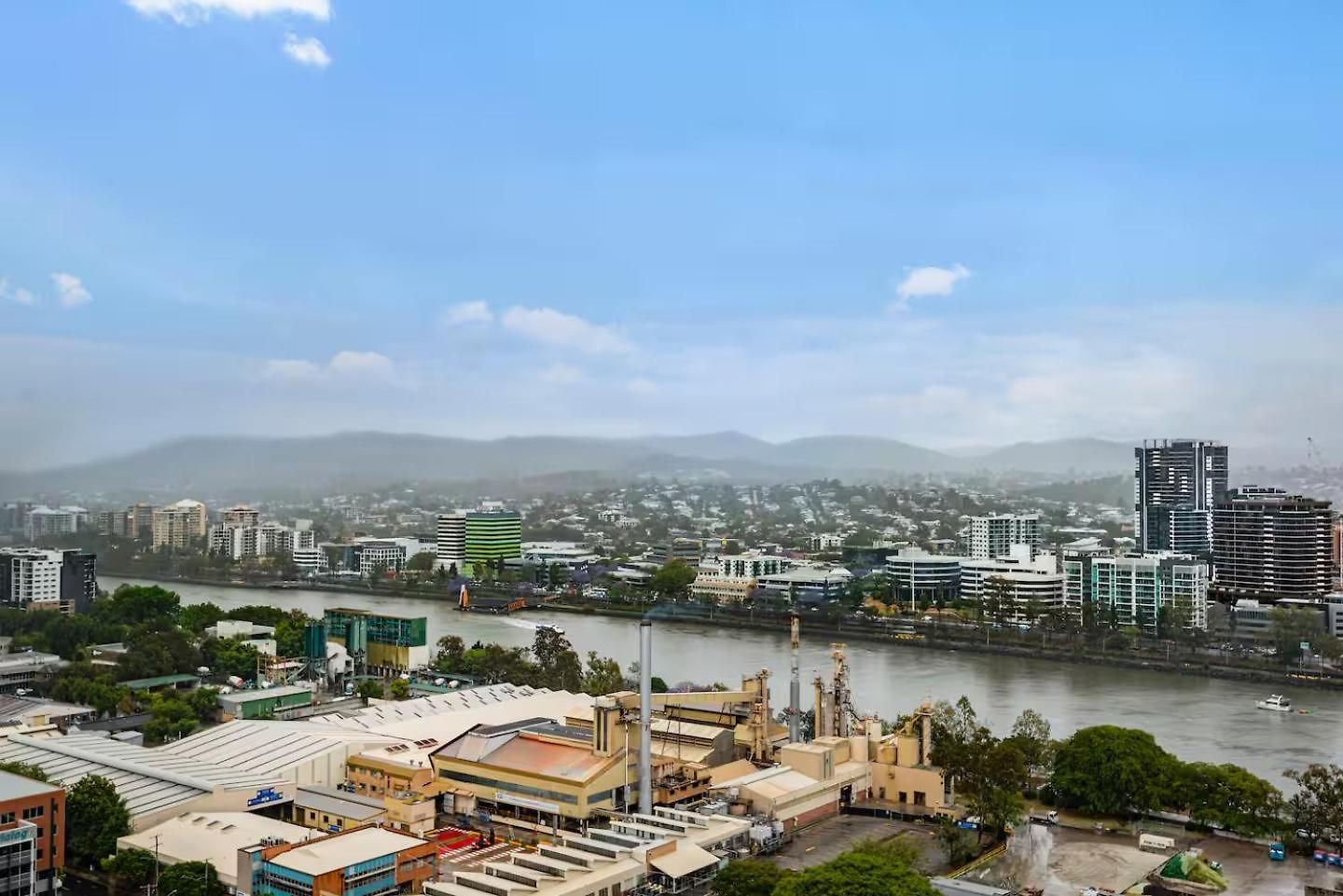 Stunning River & Mountain View W Pool & Gym * Brisbane