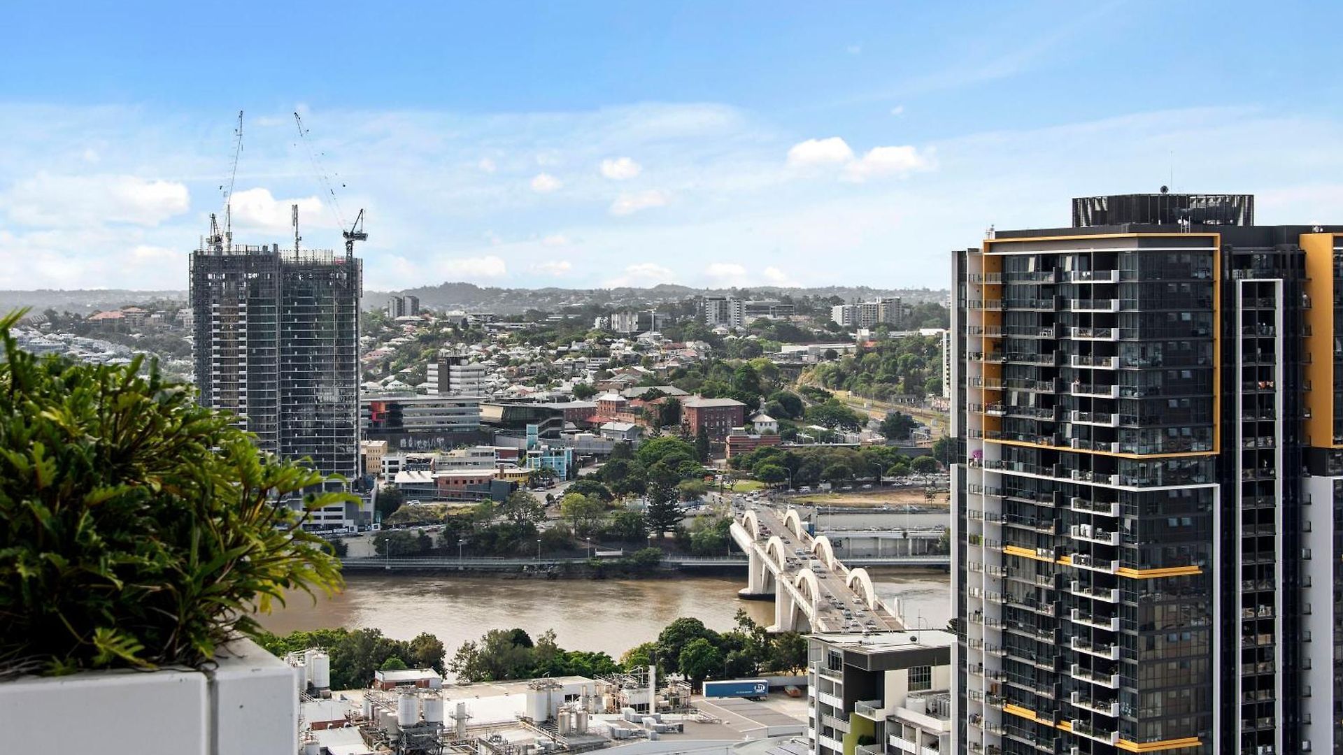 Perfect Penthouse! Views, Location, & Comfort! Apartment *