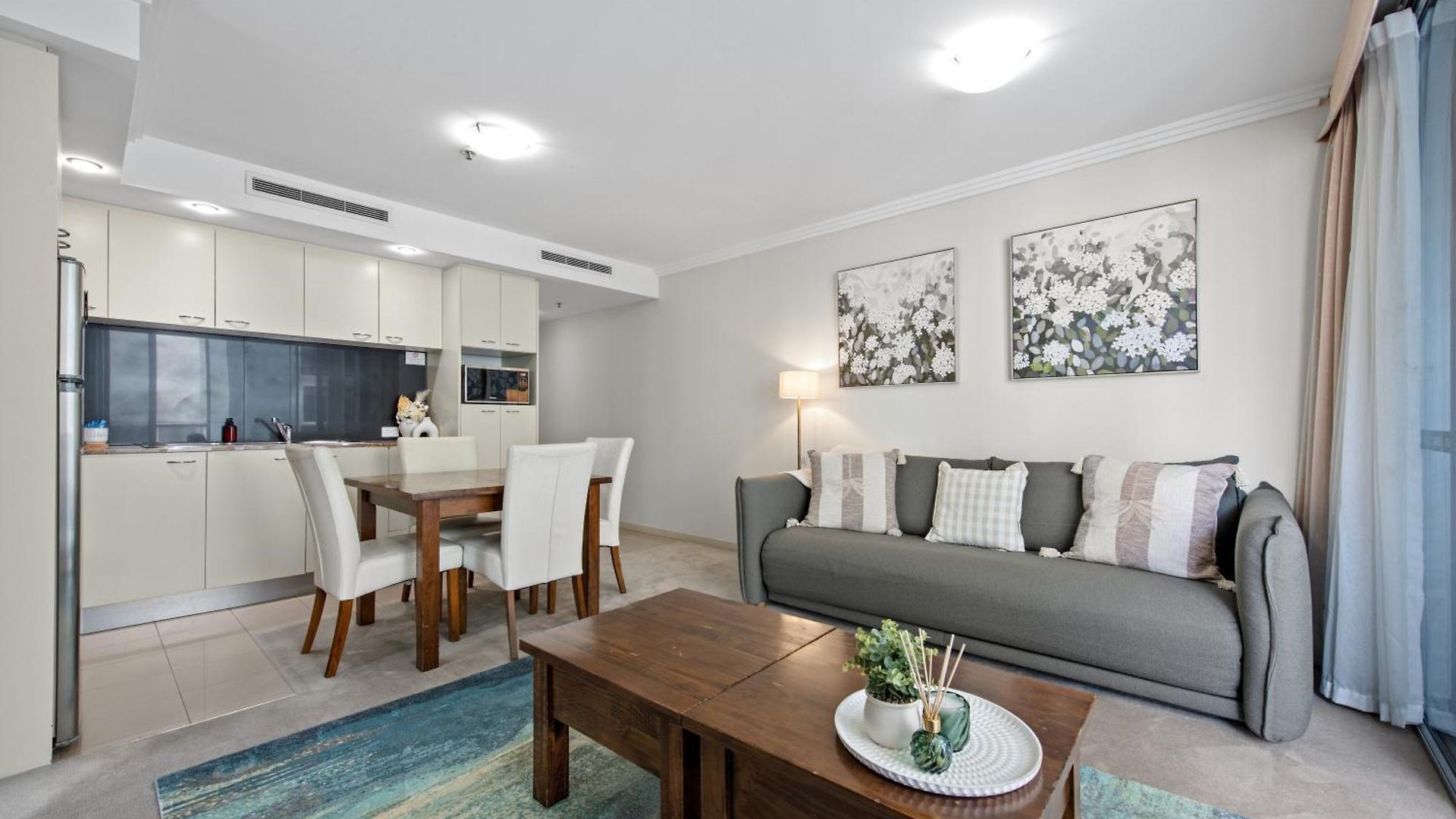 Apartment Stylish Cbd With Pool, Sauna, Gym & Bathtub *