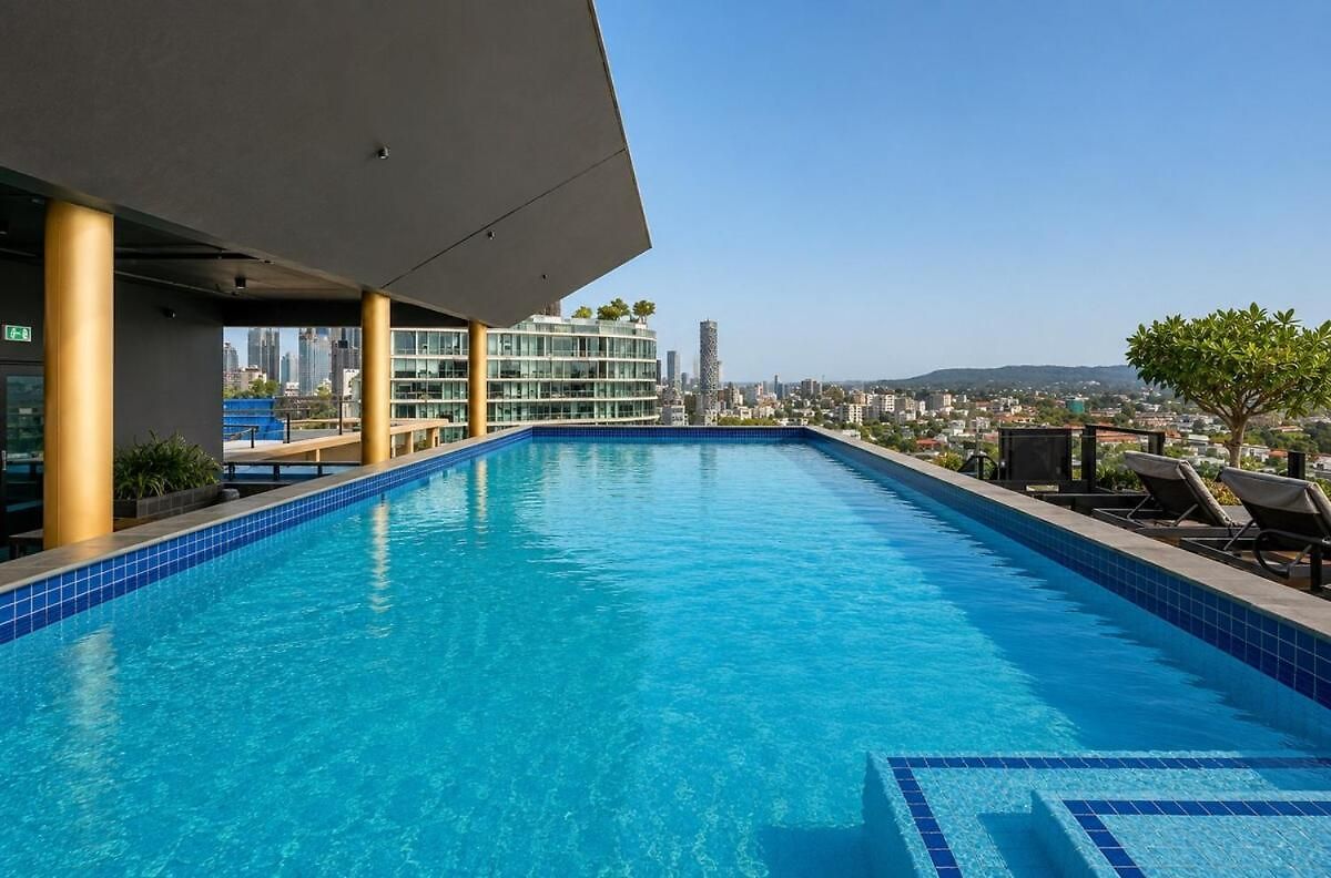 2br Sky - Pool - Gym - Sleeps 6 - Baby *