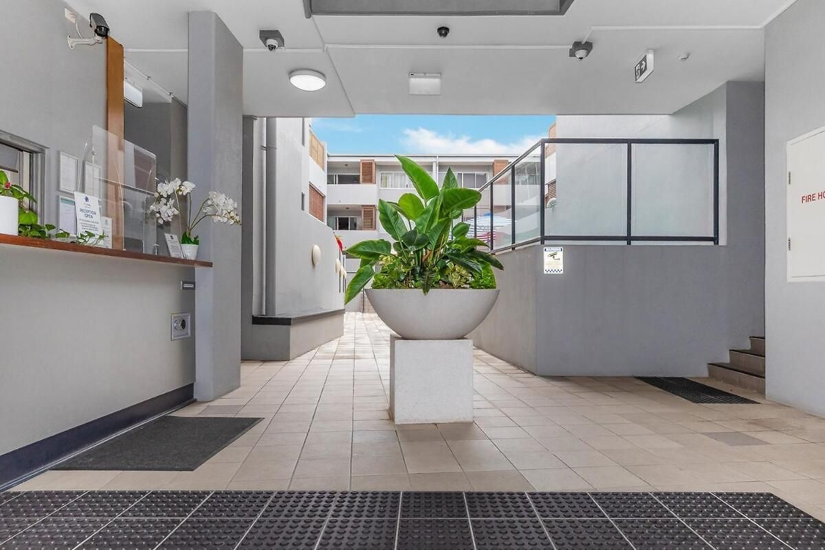 Oversized 2 Bed With Terrace And Free Parking - Stroll To Hsw Apartment *