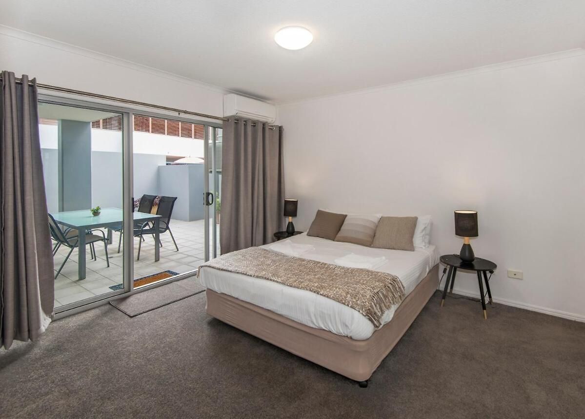 Oversized 2 Bed With Terrace And Free Parking - Stroll To Hsw *