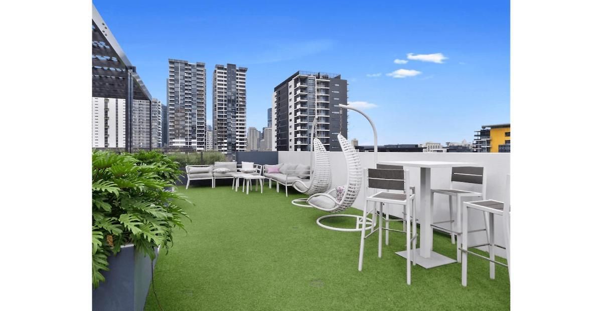 Spacious Nest Convenient Everywhere Free Parking Apartment Brisbane
