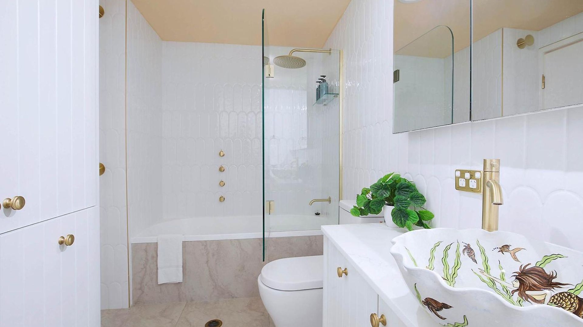 The Fishbowl - 1bed-1bath-1car-pool * Brisbane