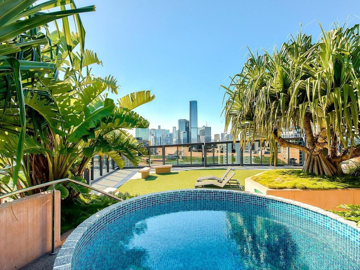 Stunning River & Mountain View W Pool & Gym Brisbane