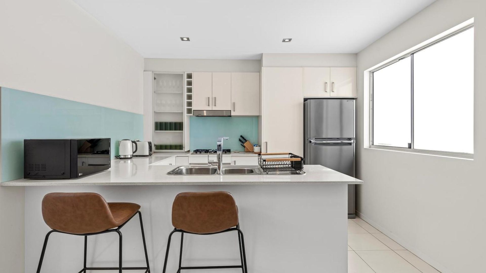 Apartment Two-level 3br With Rooftop Balcony & 2 Car Parks Brisbane