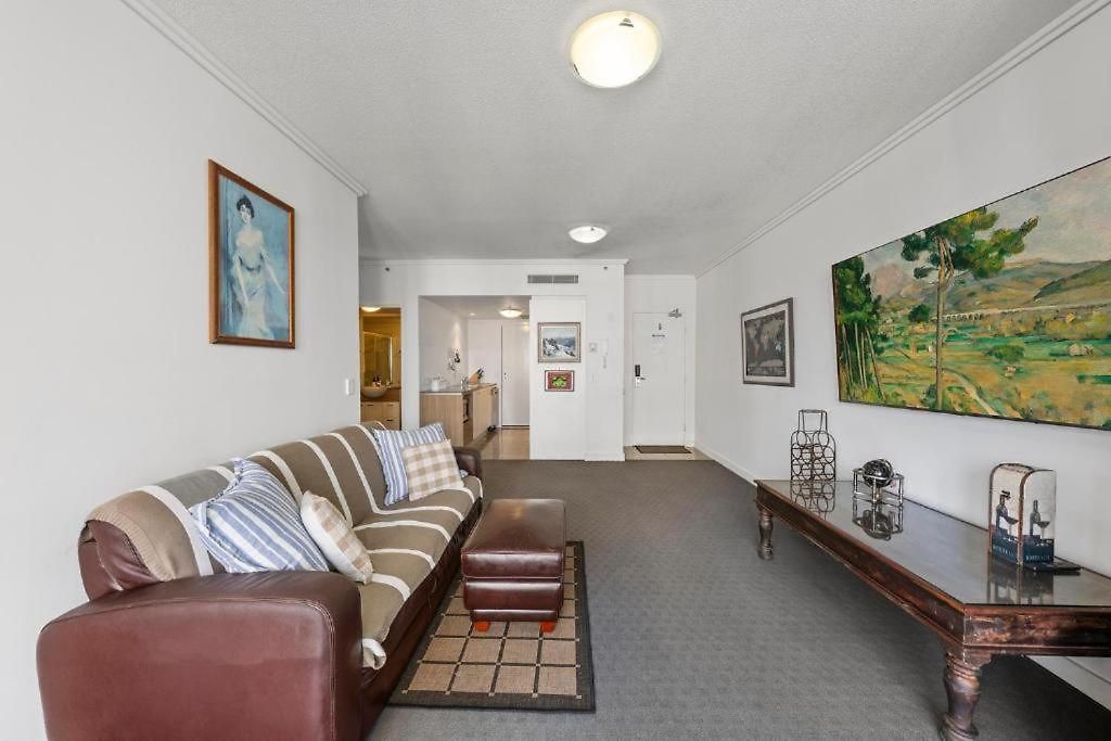 Cbd Resort-style Pool, Gym, Parking Walk To Waterfront