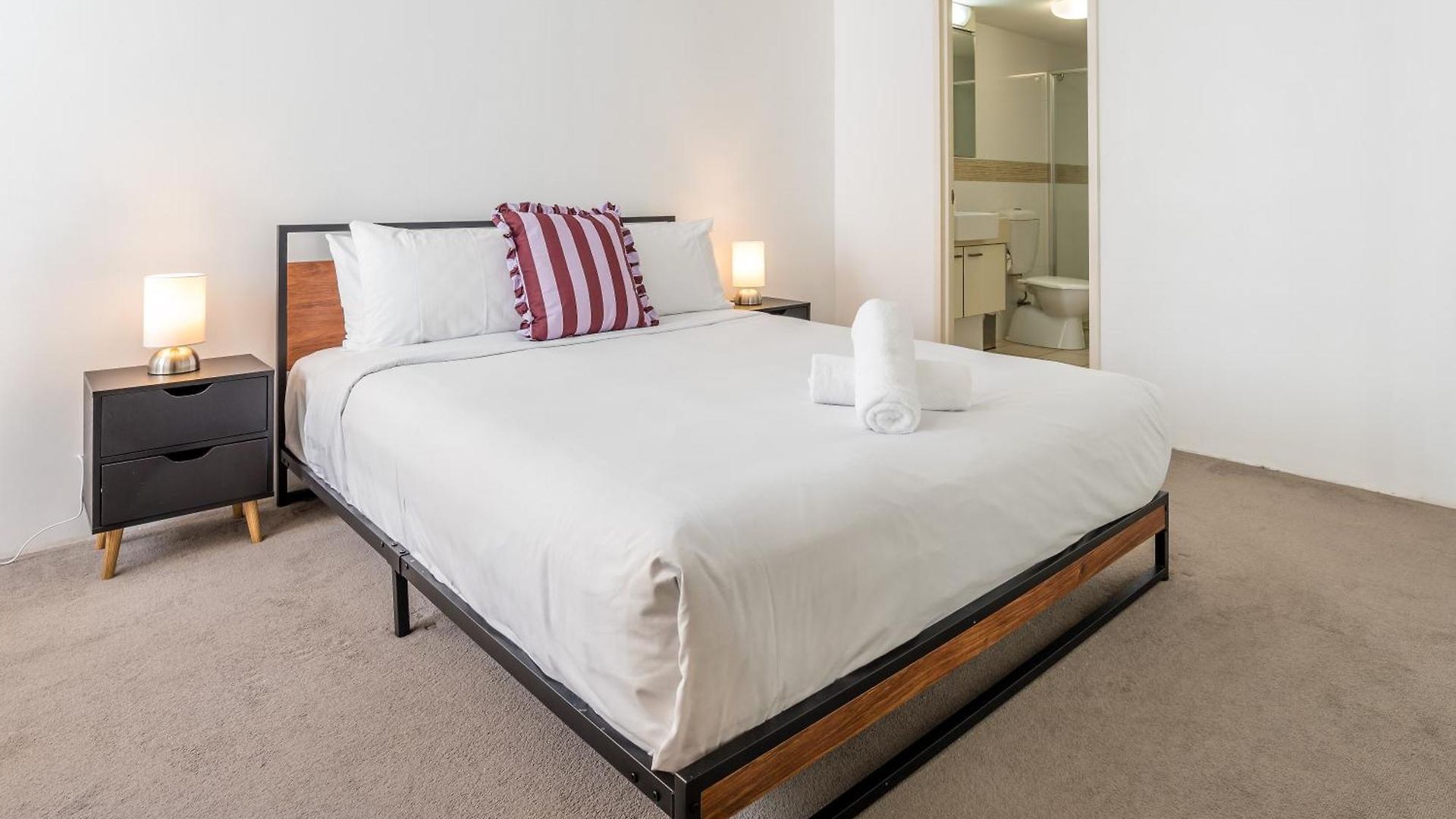 Prime Location River Glimpse 2br Walk To Cbd With Parking Apartment *