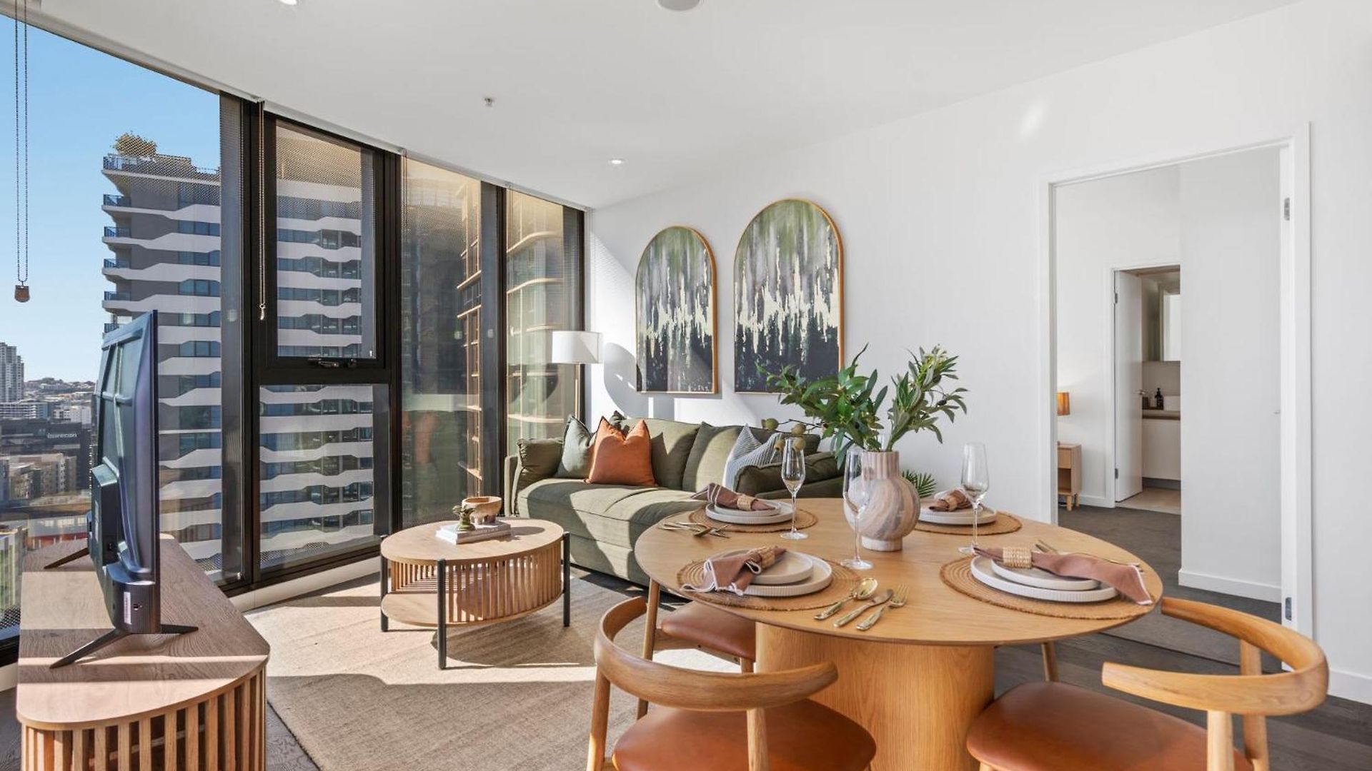 Apartment Rooftop Infinity Pool Heated Pool, Gym, Free Parking & *