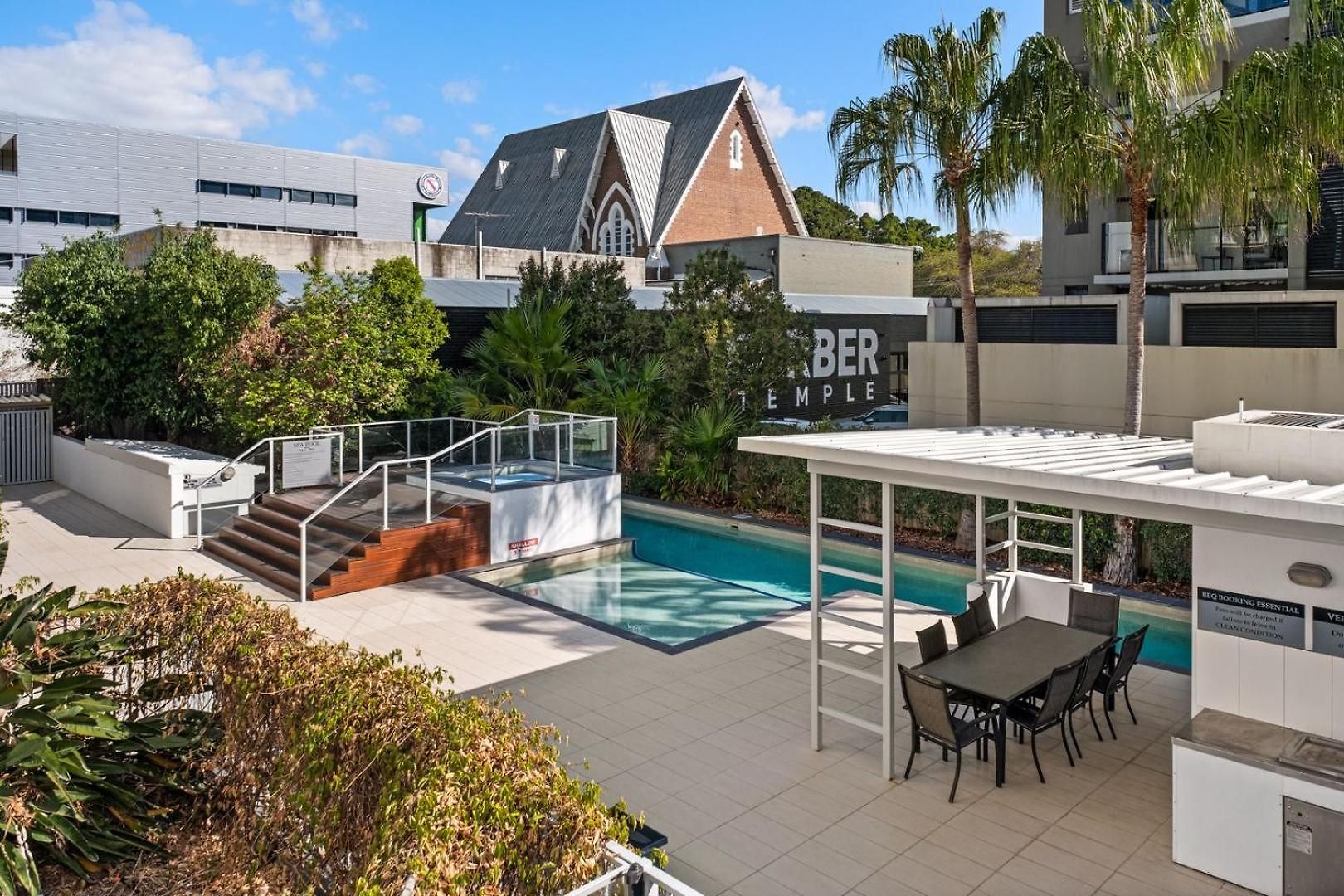 Apartment Two-level 3br With Rooftop Balcony & 2 Car Parks Brisbane