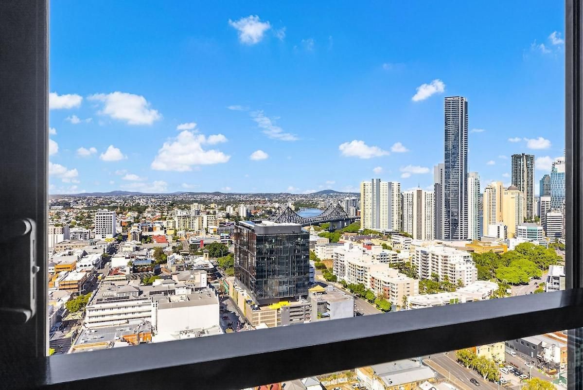 Luxe 3br Penthouse With Story Bridge And River Views