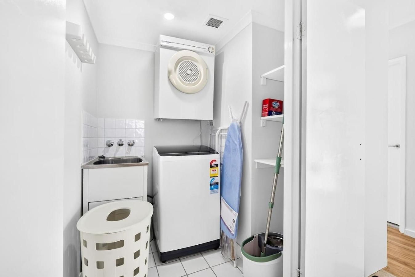 Apartment Wake To The River 3 Bedroom Riverside With Pool Gym And Parking