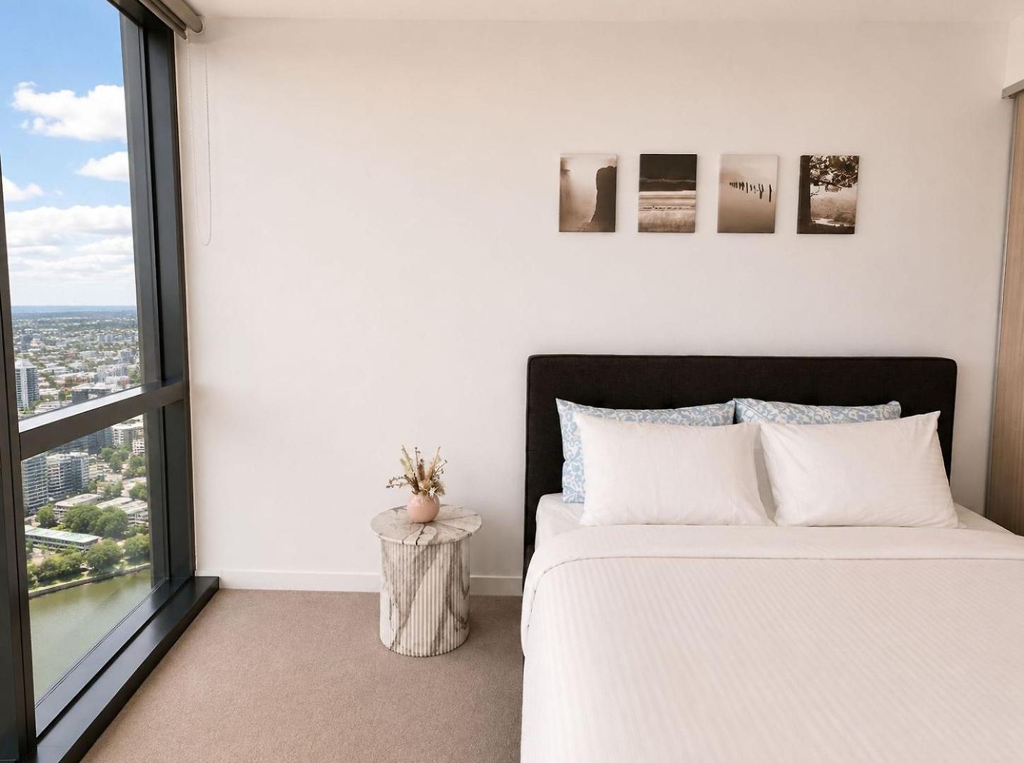 Queens Wharf Floor, 2 Bedrooms, 1 Parking *