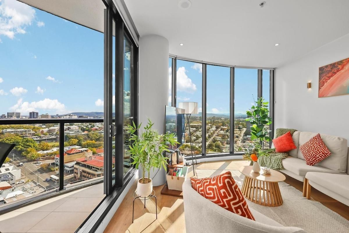 Apartment Lvl 22 - Sleep 8 - Pool Cinema & Parking Brisbane