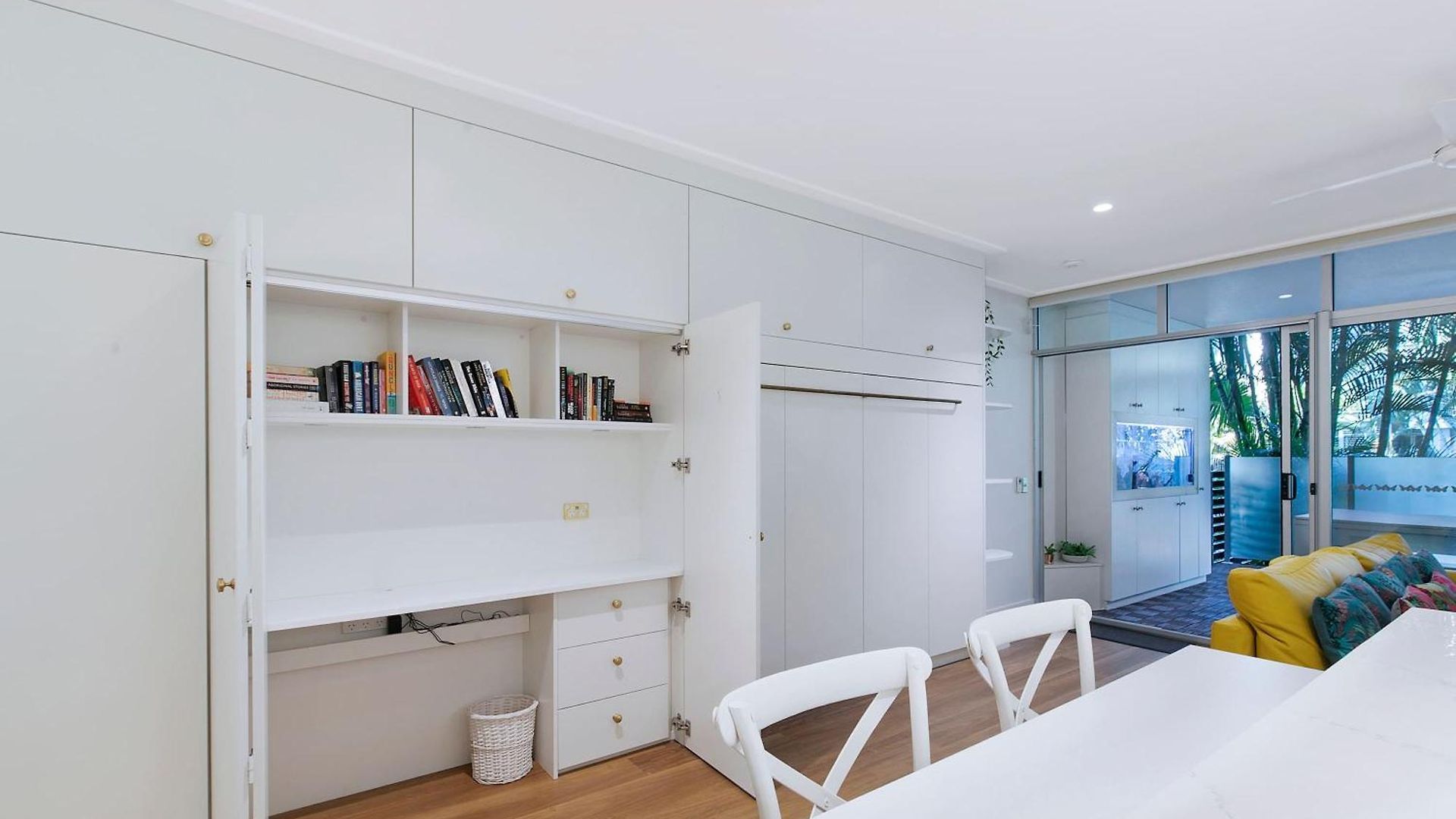 The Fishbowl - 1bed-1bath-1car-pool Brisbane