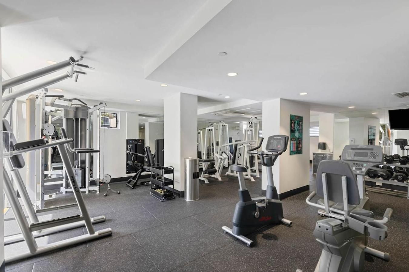Wake To The River 3 Bedroom Riverside With Pool Gym And Parking *