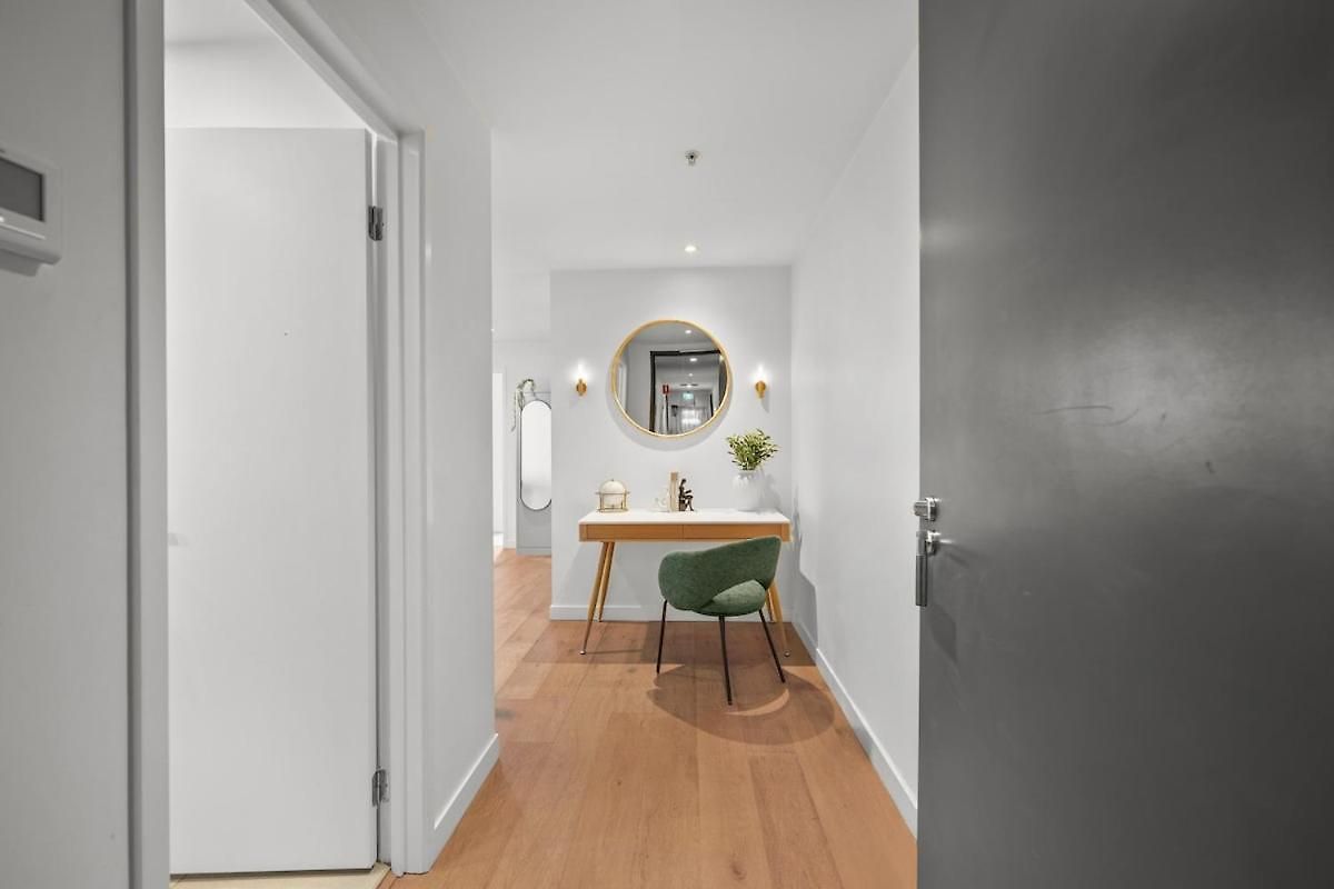Lvl 22 - Sleep 8 - Pool Cinema & Parking Brisbane