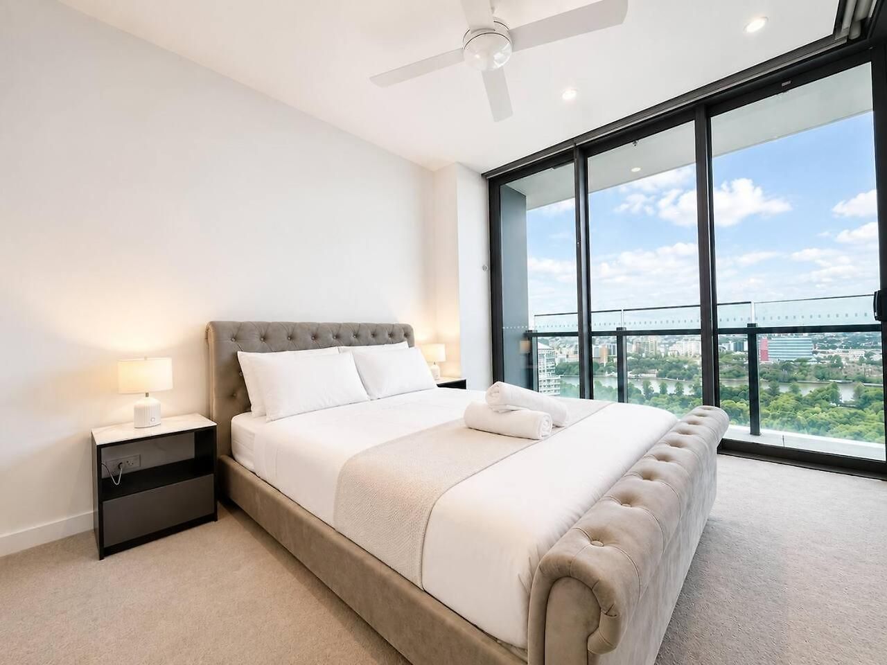Apartment Skyline Poetry - 1br Premium In Qwr