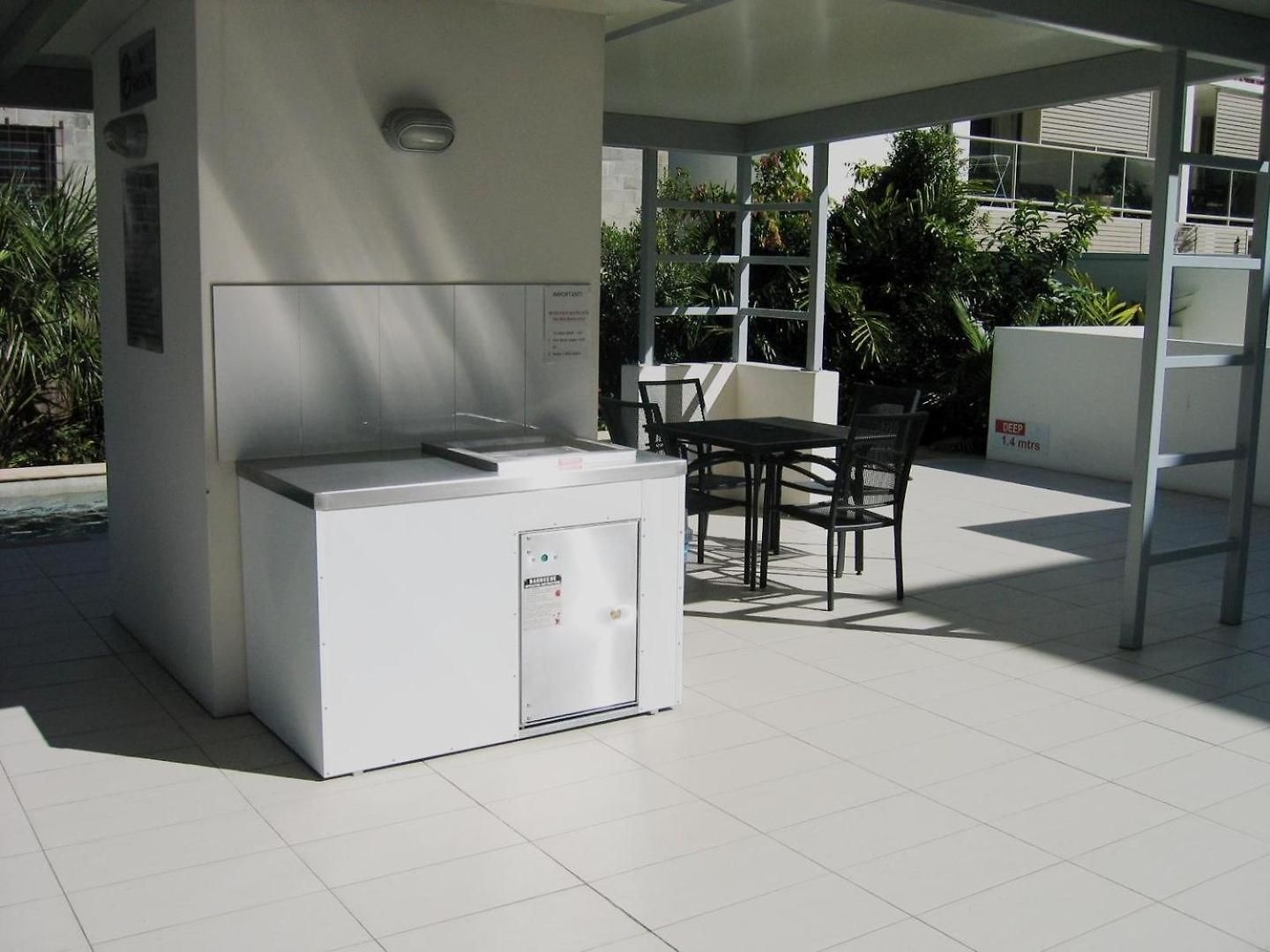 Apartment Two-level 3br With Rooftop Balcony & 2 Car Parks Brisbane