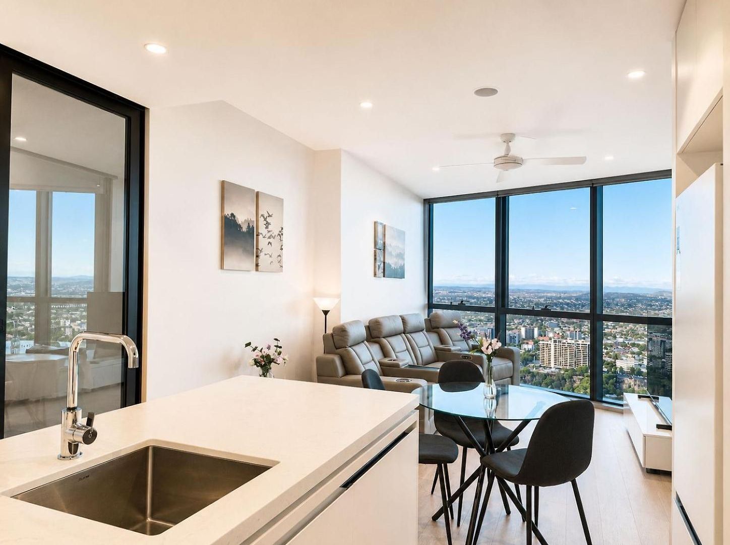 Queens Wharf Floor, 2 Bedrooms, 1 Parking Brisbane