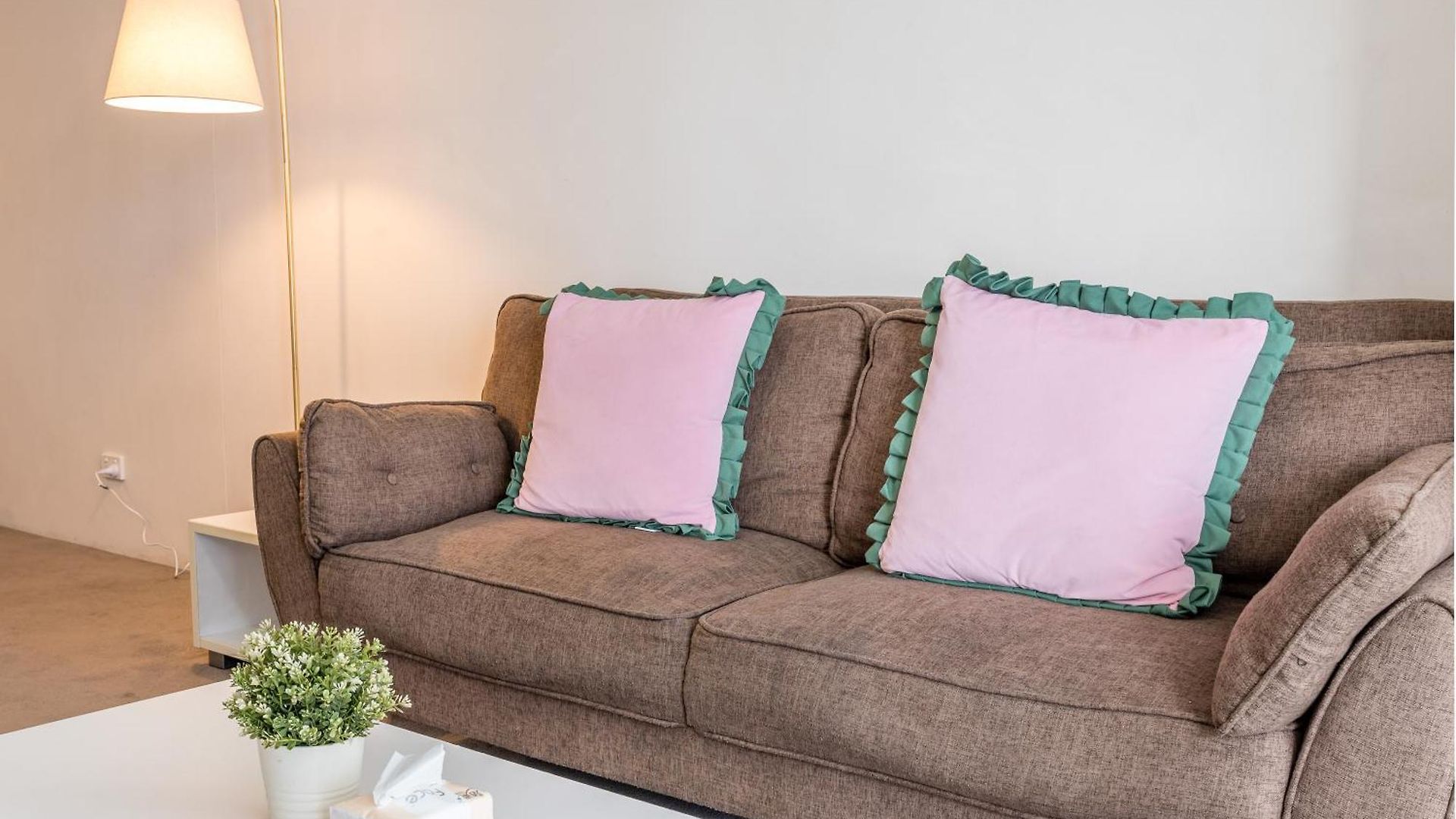 Prime Location River Glimpse 2br Walk To Cbd With Parking Apartment Brisbane