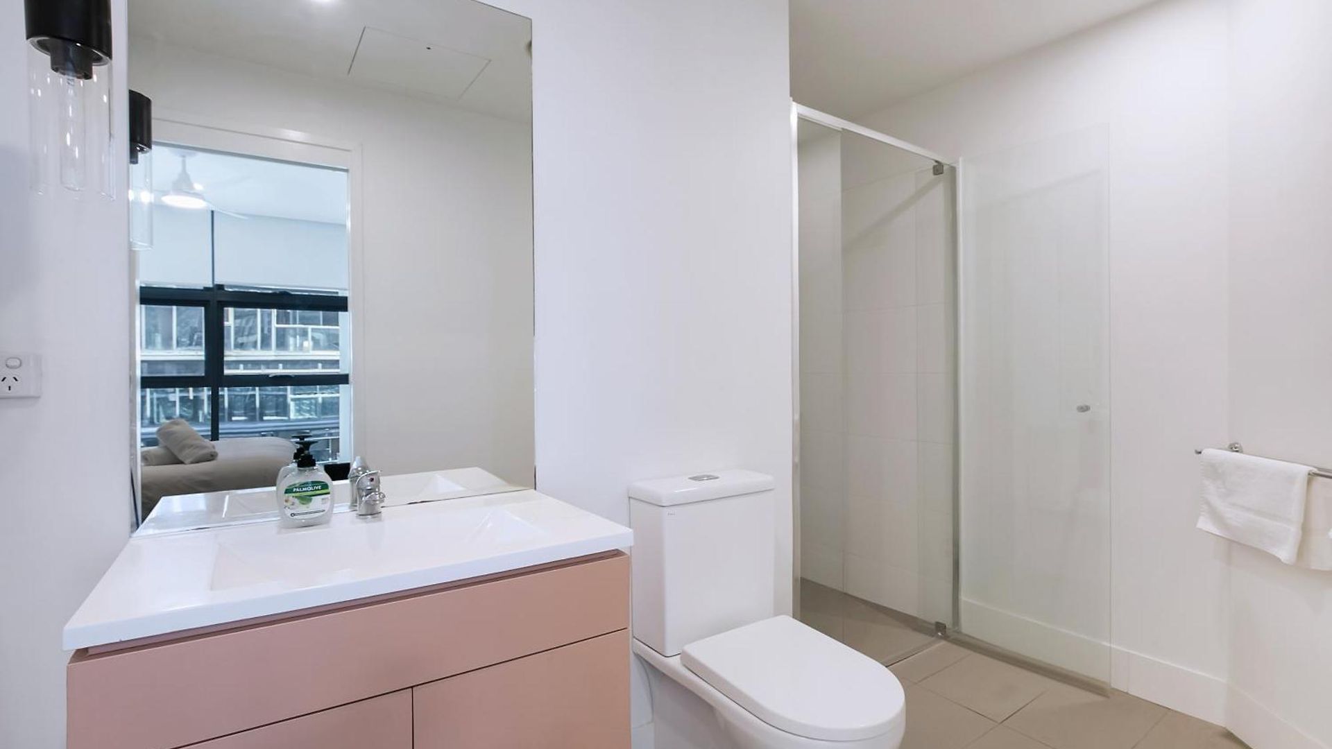 Apartment Riverstone Perch - Urban Comfort Near River *