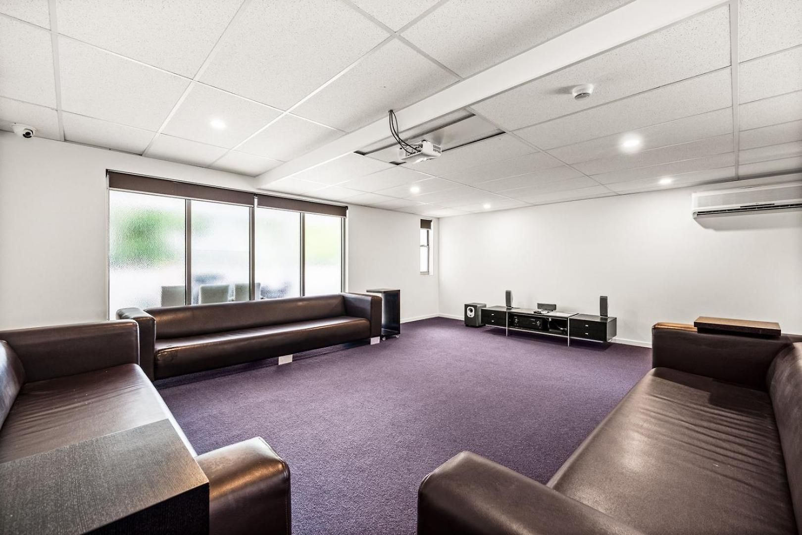 Two-level 3br With Rooftop Balcony & 2 Car Parks Apartment Brisbane