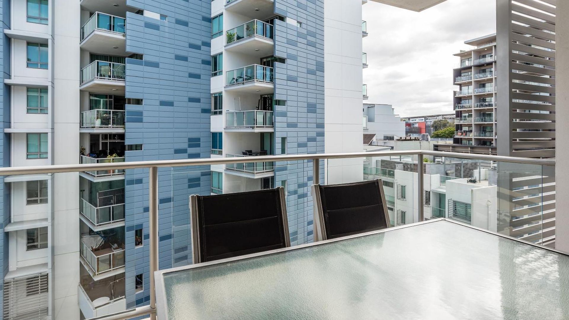 Apartment Prime Location River Glimpse 2br Walk To Cbd With Parking