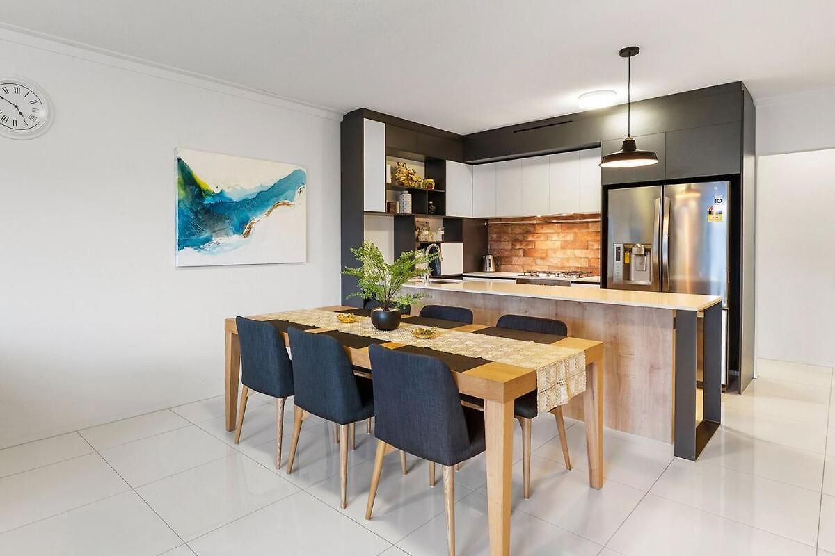 Spacious And Stylish 3br In West End Apartment Brisbane