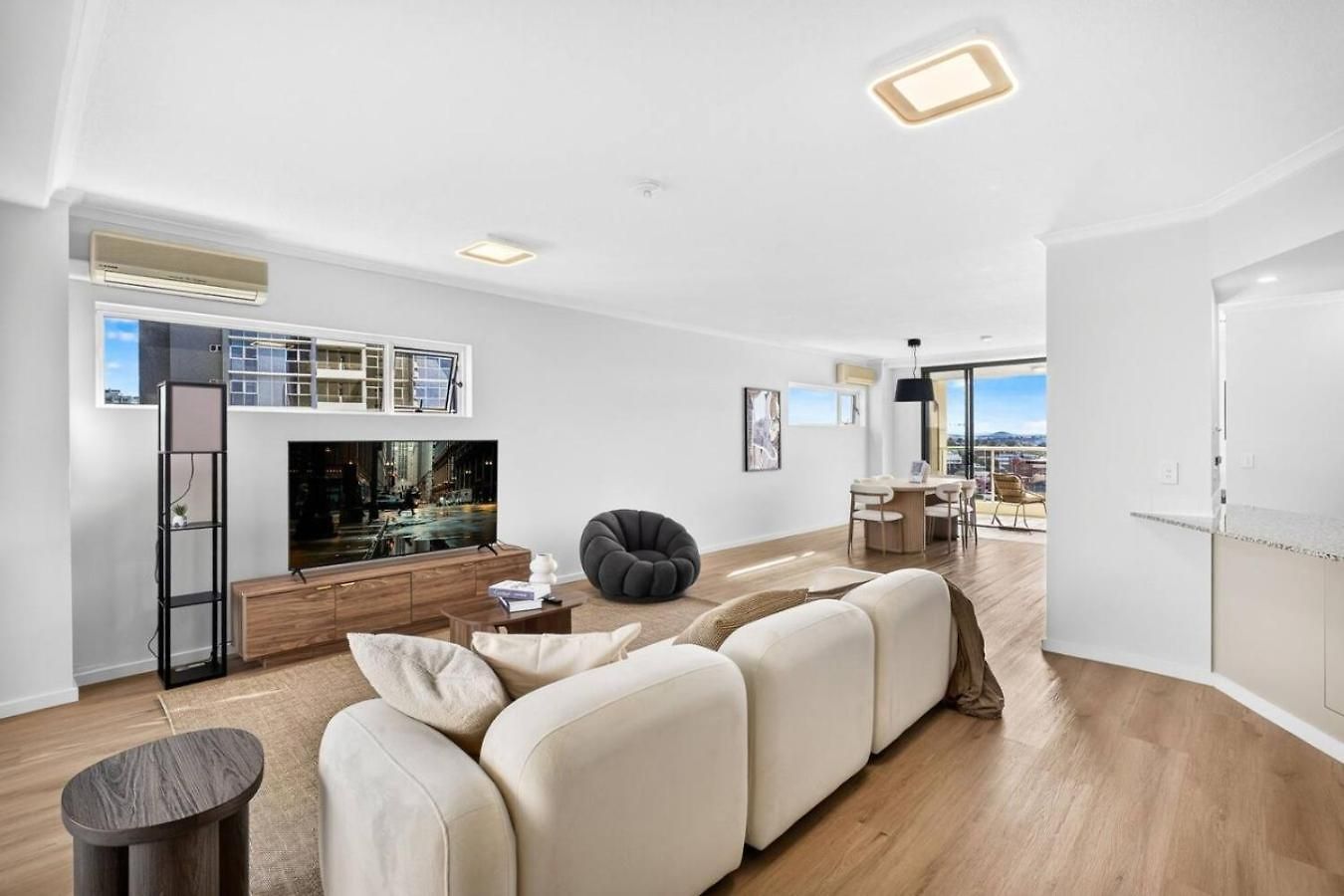 Wake To The River 3 Bedroom Riverside With Pool Gym And Parking