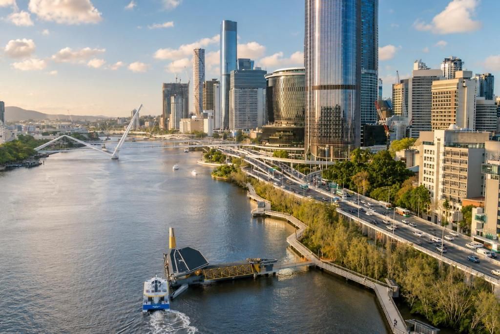 Riverstone Perch - Urban Comfort Near River Apartment *