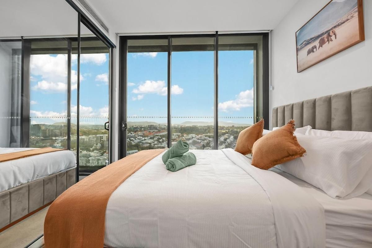 Lvl 22 - Sleep 8 - Pool Cinema & Parking Brisbane