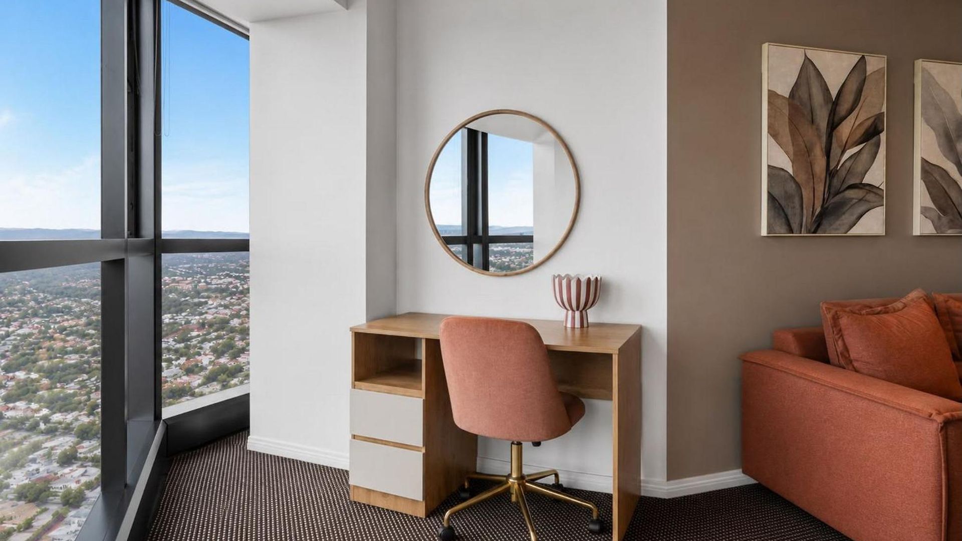 Luxe Free Parking Pool & Gym Apartment *