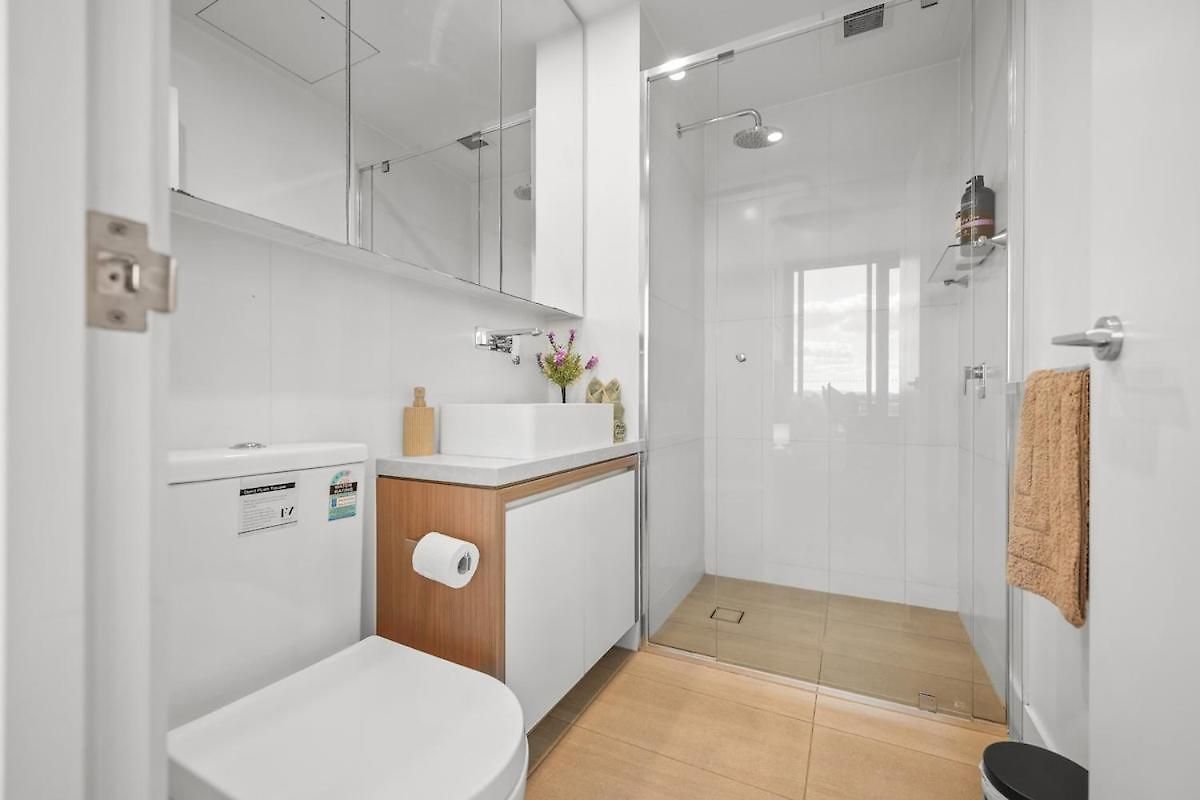 Lvl 22 - Sleep 8 - Pool Cinema & Parking * Brisbane