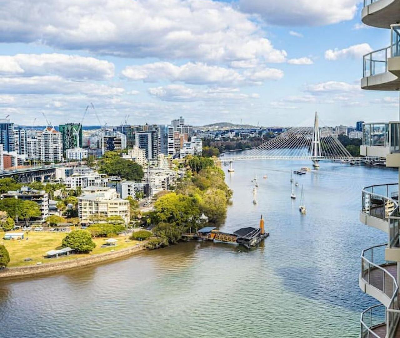 Apartment Wake To The River 3 Bedroom Riverside With Pool Gym And Parking