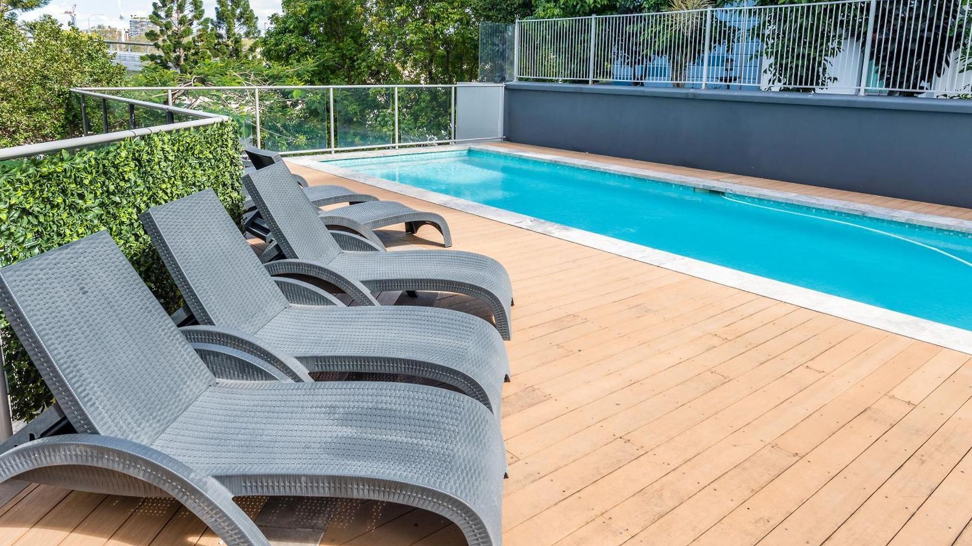 Prime Location River Glimpse 2br Walk To Cbd With Parking Brisbane