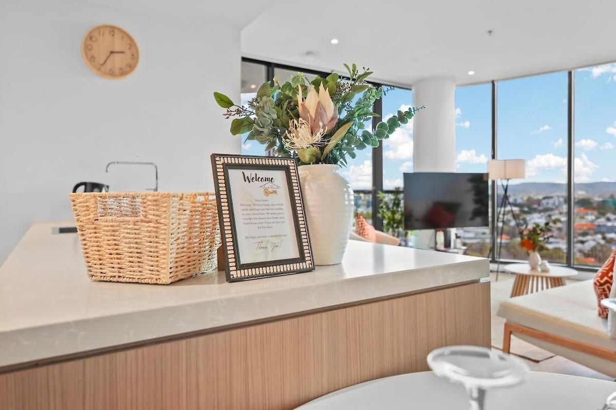 Lvl 22 - Sleep 8 - Pool Cinema & Parking * Brisbane