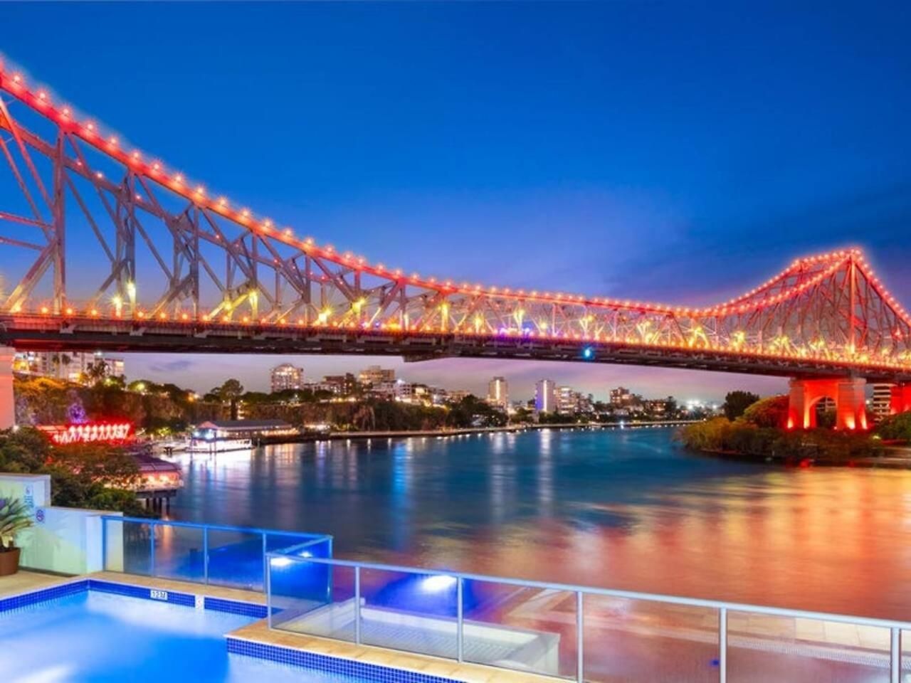 Wake To The River 3 Bedroom Riverside With Pool Gym And Parking *