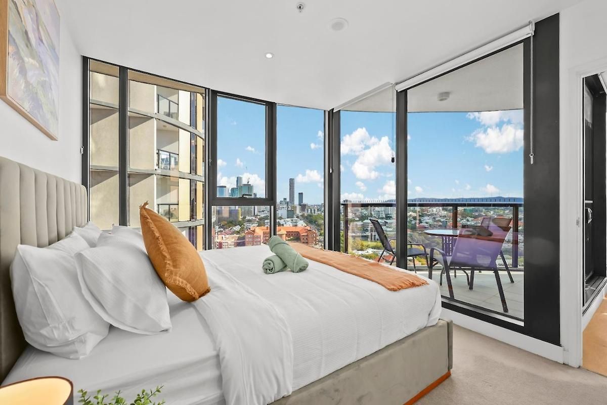 Apartment Lvl 22 - Sleep 8 - Pool Cinema & Parking *