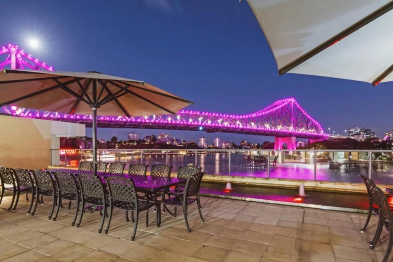 Wake To The River 3 Bedroom Riverside With Pool Gym And Parking *