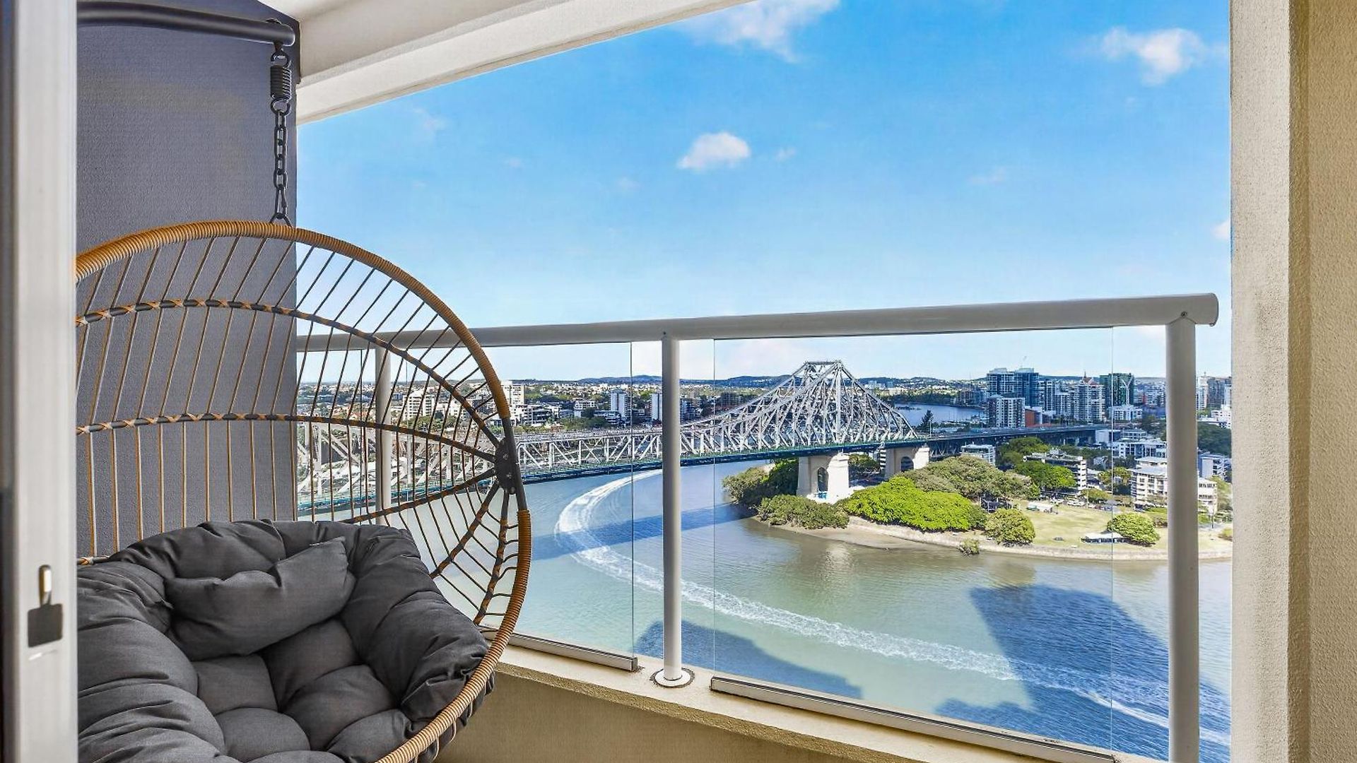 Wake To The River 3 Bedroom Riverside With Pool Gym And Parking * Brisbane