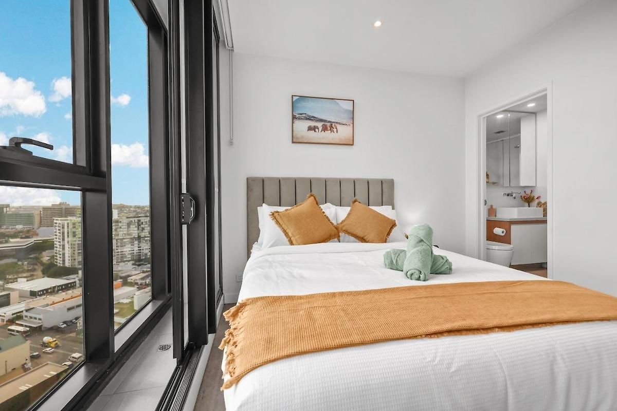 Lvl 22 - Sleep 8 - Pool Cinema & Parking Brisbane
