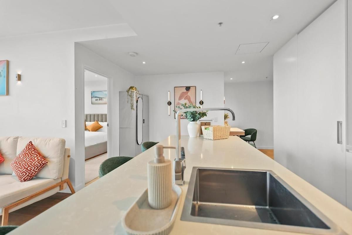 Lvl 22 - Sleep 8 - Pool Cinema & Parking Apartment Brisbane