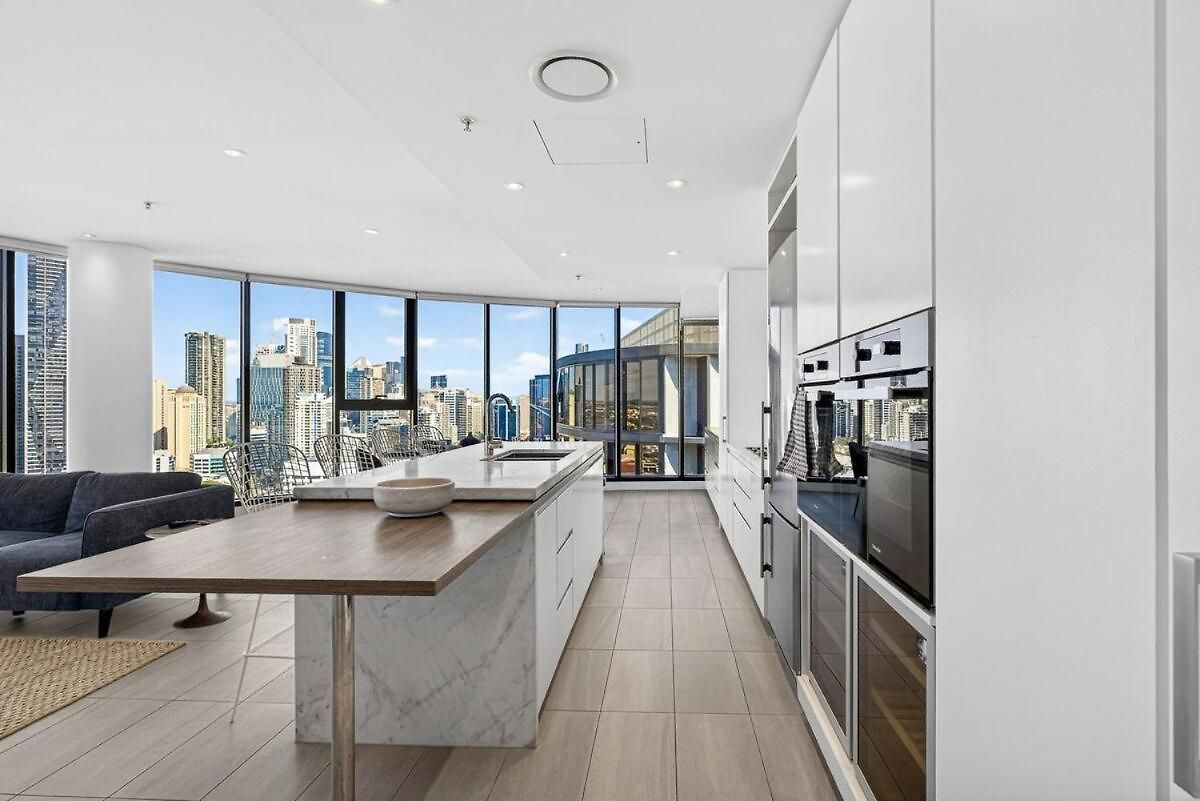 Luxe 3br Penthouse With Story Bridge And River Views