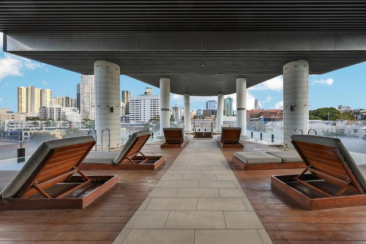 Lvl 22 - Sleep 8 - Pool Cinema & Parking Apartment Brisbane